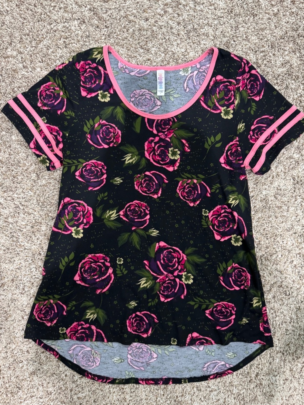 LuLaRoe pink rose/green leaves/black background/pink trim shirt size medium